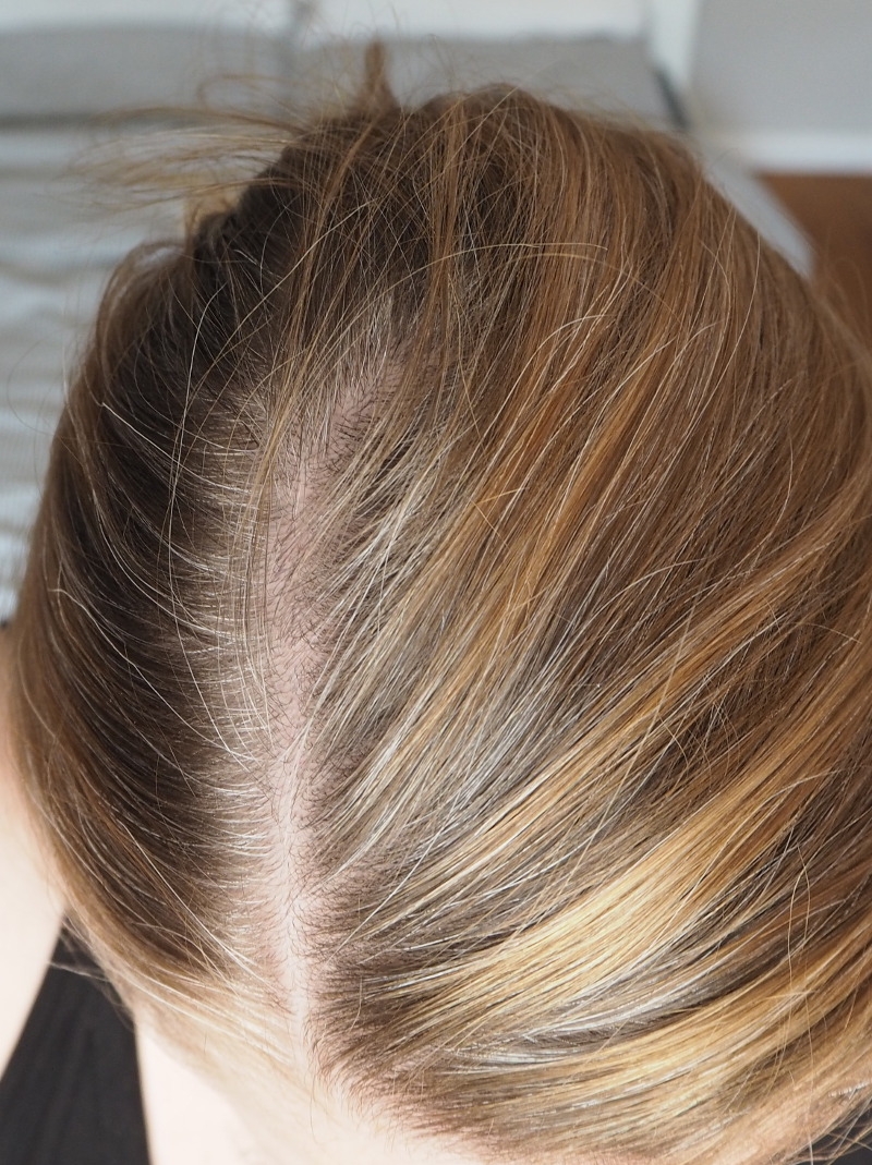 Grauen blonde haaren bei strähnen Blondiertes Haar