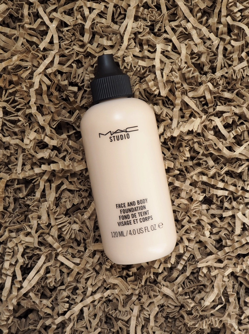 MAC Face and Body Foundation N1