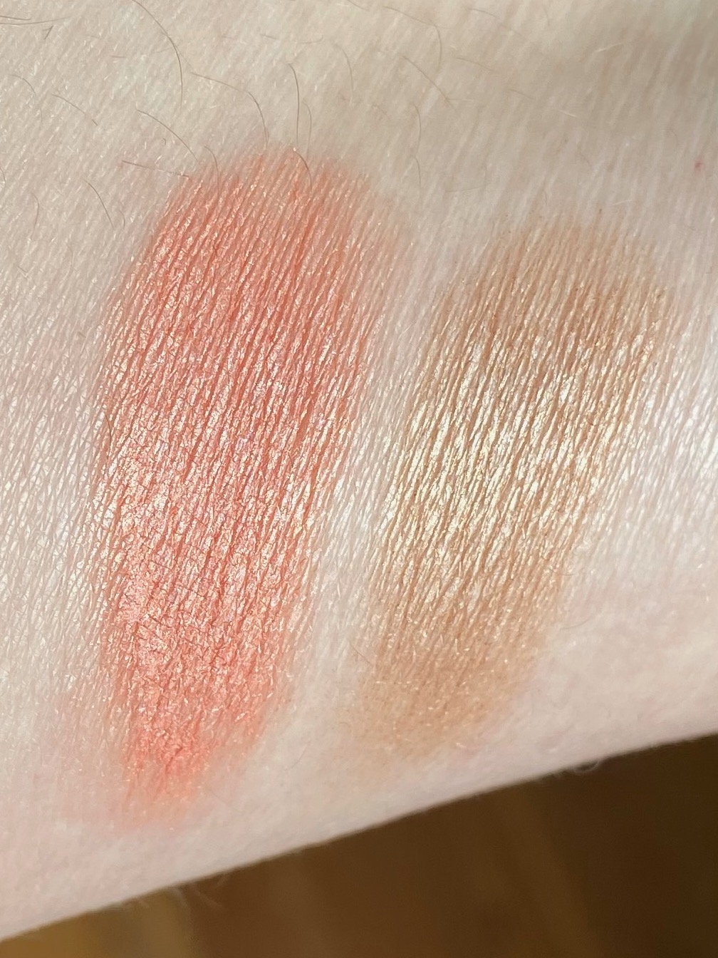 Clarins Ombre Satin 07 Glossy Brown 08 Glossy Coral Swatch