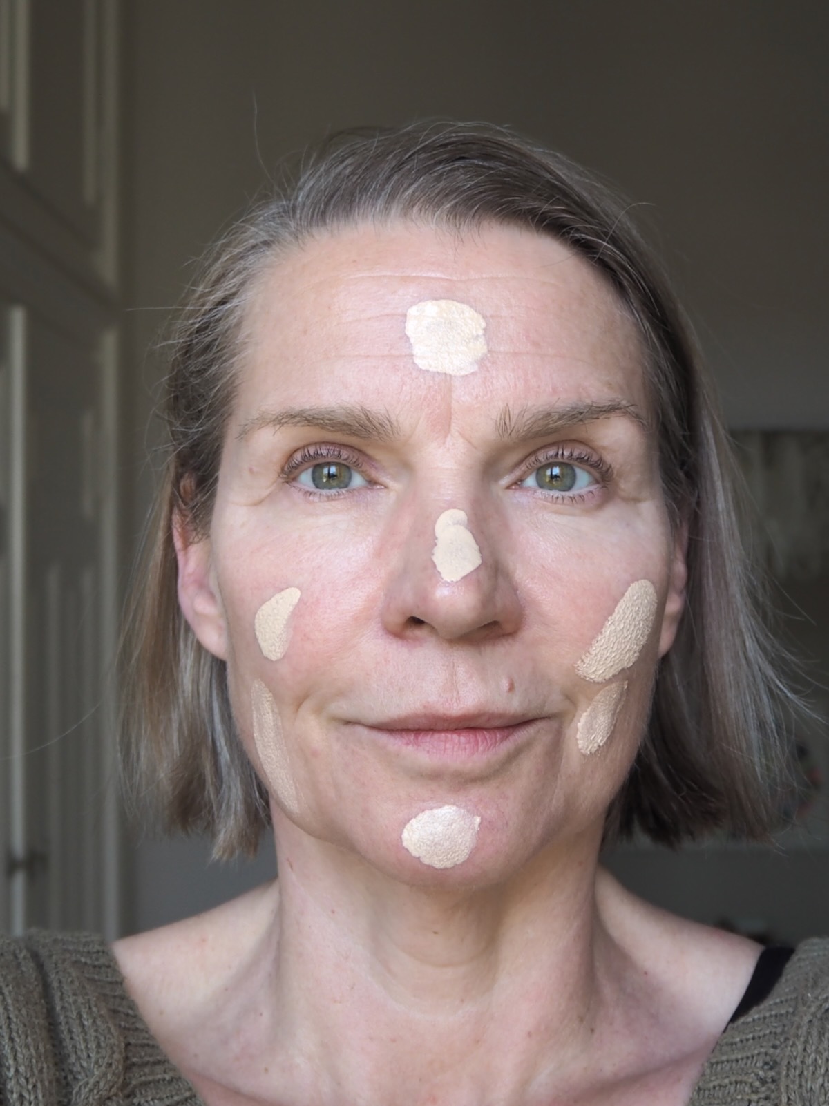 Irit Juni 24 Lisa Eldridge Skin Tint T3 Tupfen