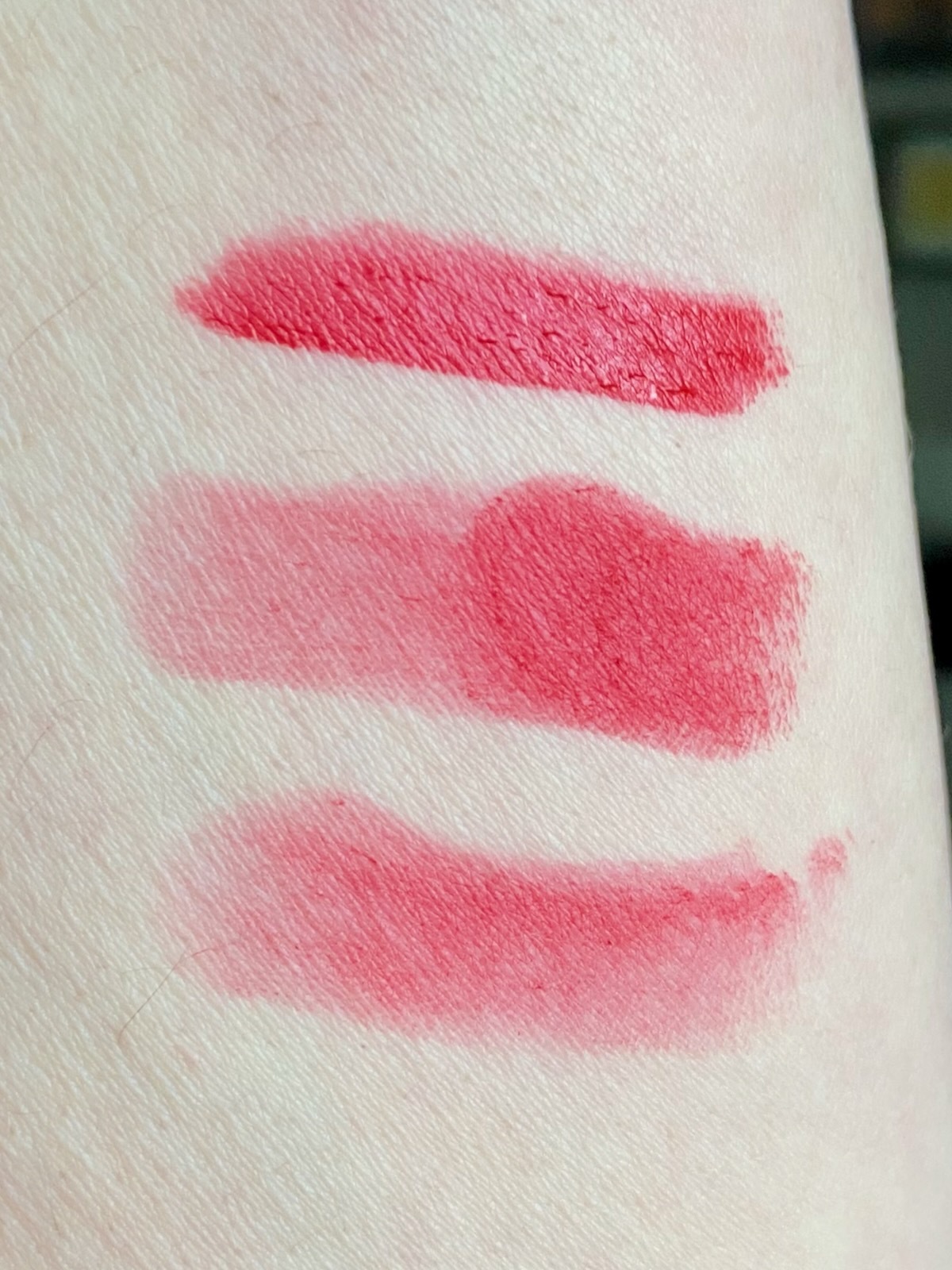 Lippenstift Swatches Feb 25 von oben Maybelline Rom&nd MAC Powder Kiss